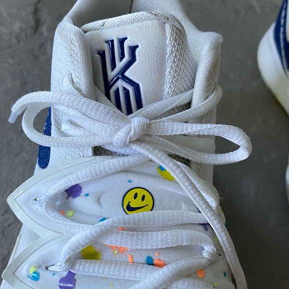 Nike Kyrie 5 ‘Have a Day’ sneakers (3.5Y) - Picture 2 of 8